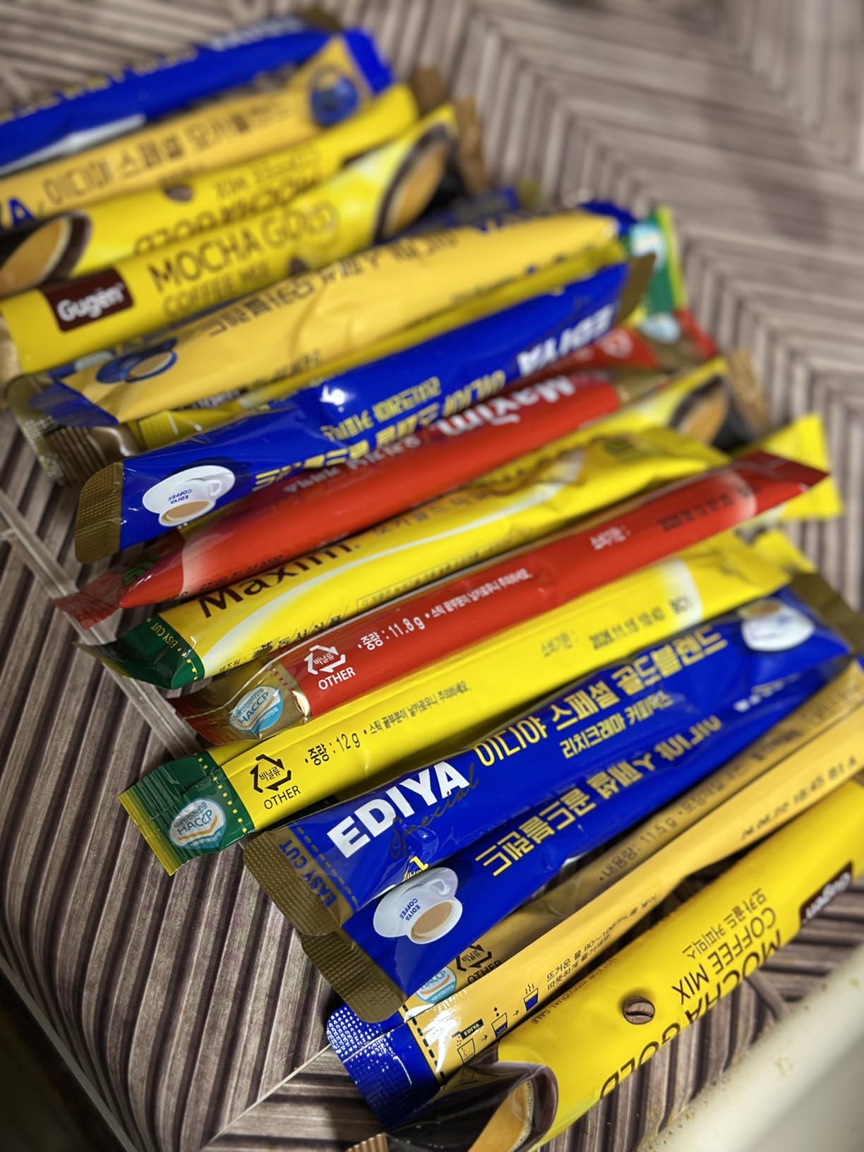 Korean Variety Coffee Sampler, 30 Sticks - 6 Flavors Including Maxim Original, Mocha, Blended Mocha, Gold Blended, Arabica & Iced Mocha - Instant Coffee Mix Single-Serve Gift Set (30 Pack) customer photo 1