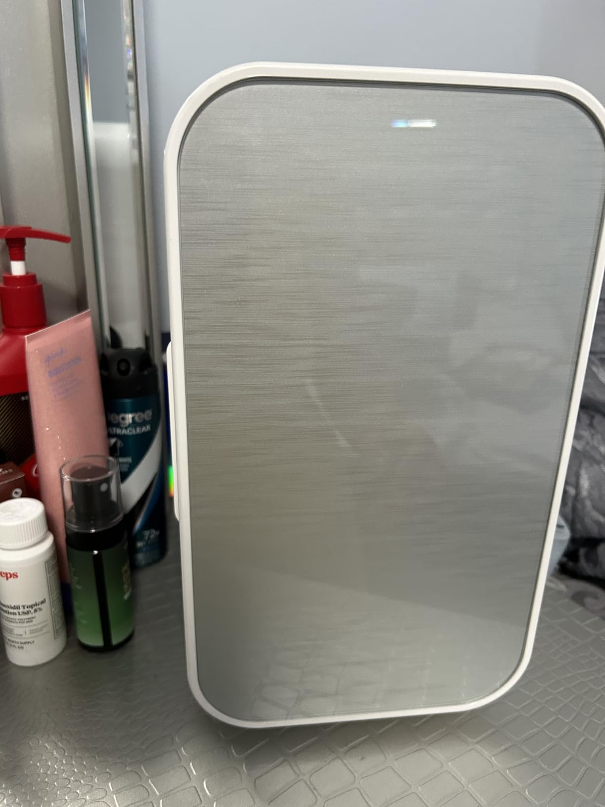 FANSEXPERT Skincare Fridge with Glass Panel, 6L Mini Fridge for Home/Car, AC/DC Portable Thermoelectric Cooler and Warmer, Makeup Mini Compact Refrigerator for Skincare Cosmetics Food Drinks (White) customer photo 1
