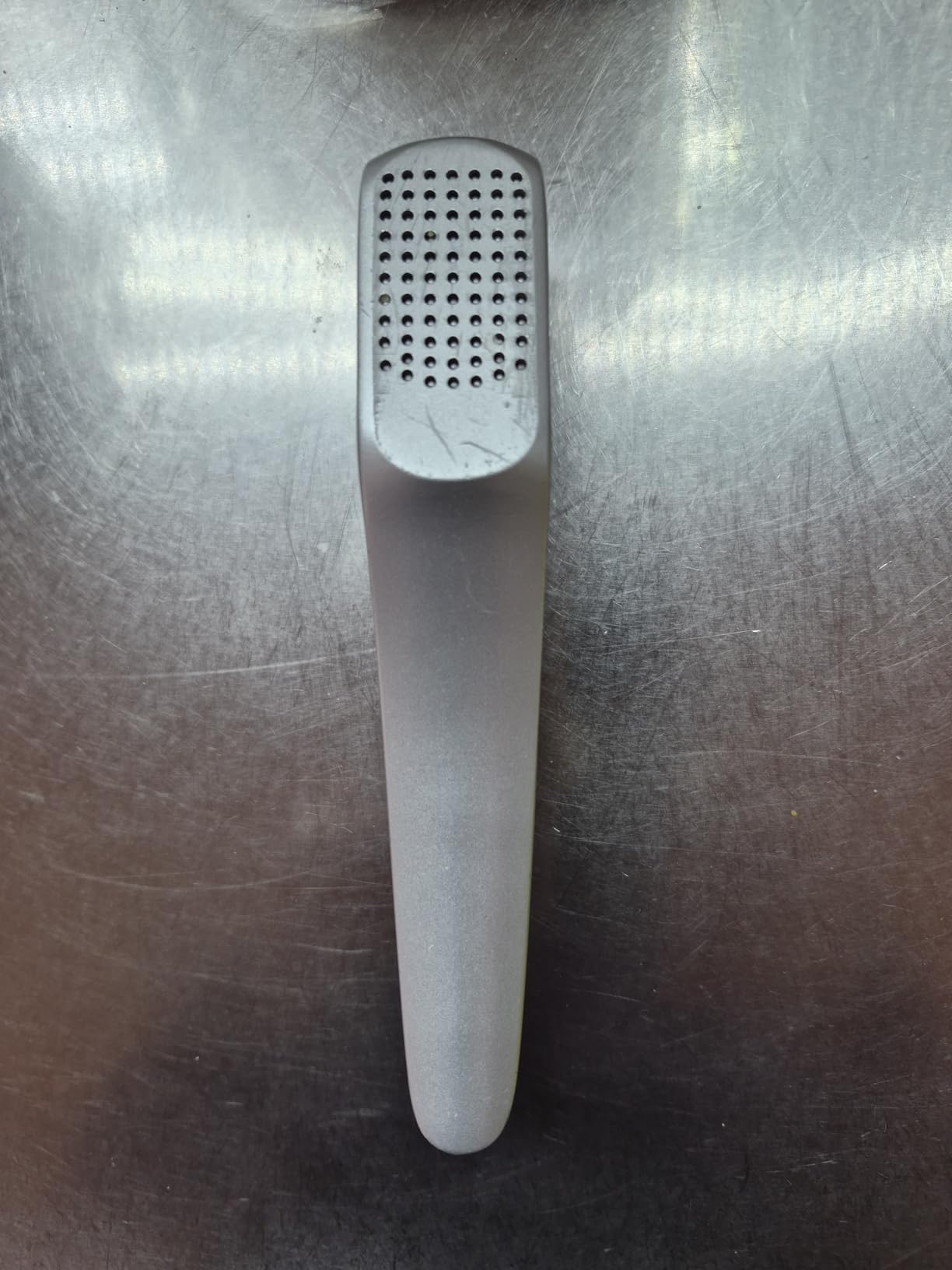 Zyliss Susi 4 Garlic Press - Garlic Crusher for Efficient Mincing - Odor-Free Hands - Large Chamber Made of Durable Stainless Steel - Mess-Free Kitchen Gadget - PFAS-Free Non-Stick Coating - Silver customer photo 2