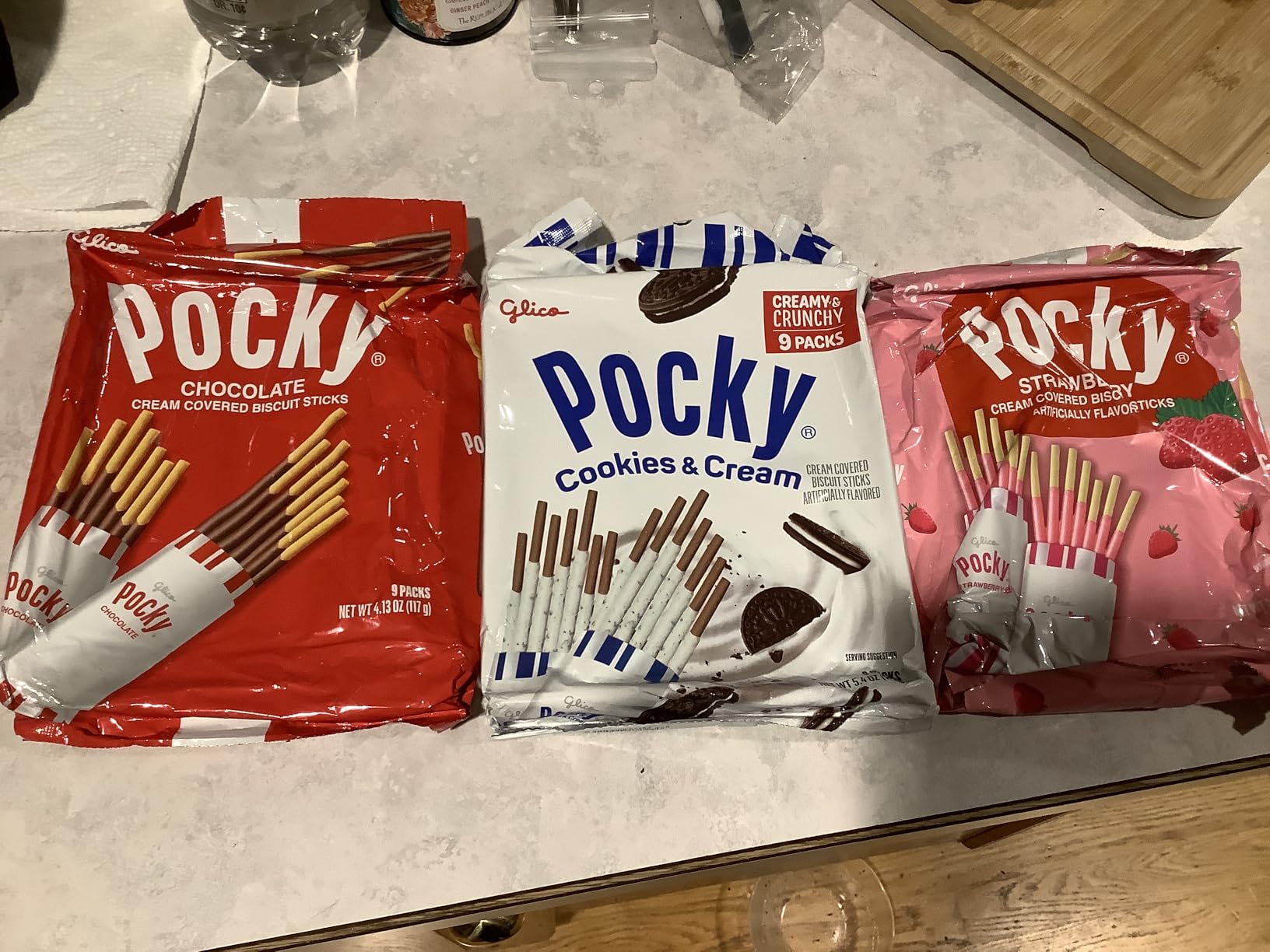 Korean snack box 50 Count - Korean snack Gift Set with Kimchi Seaweed, Ramen, Cookies, Crackers, Candy & Coffee Sticks customer photo 1