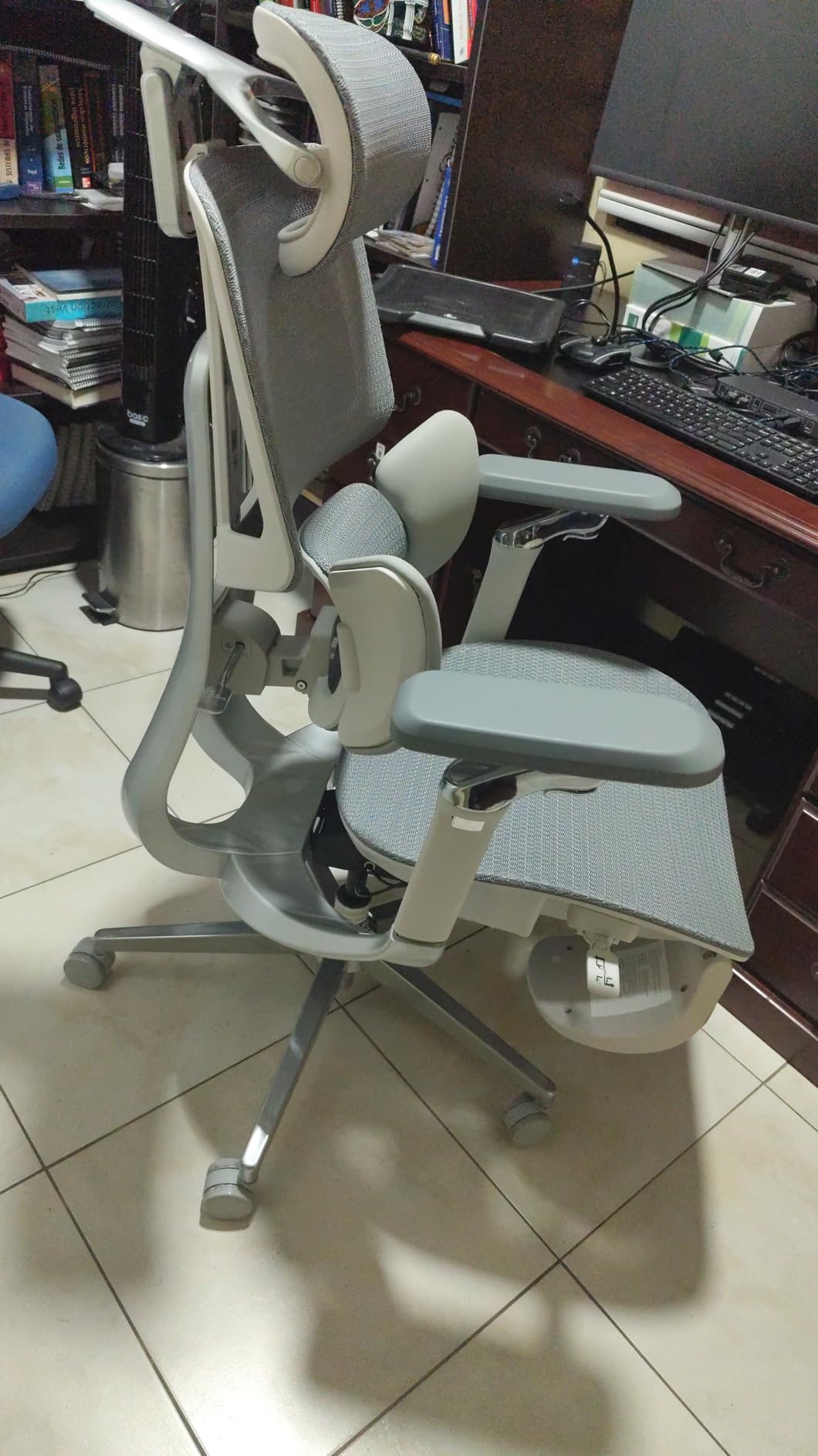Hbada E3 Pro 2026 Edition Ergonomic Office Chair, Mesh Desk Chair with 3-Zone Floating Lumbar Support, Upgraded 4D Headrest, 720 Armrests (Black with Footrest) customer photo 1