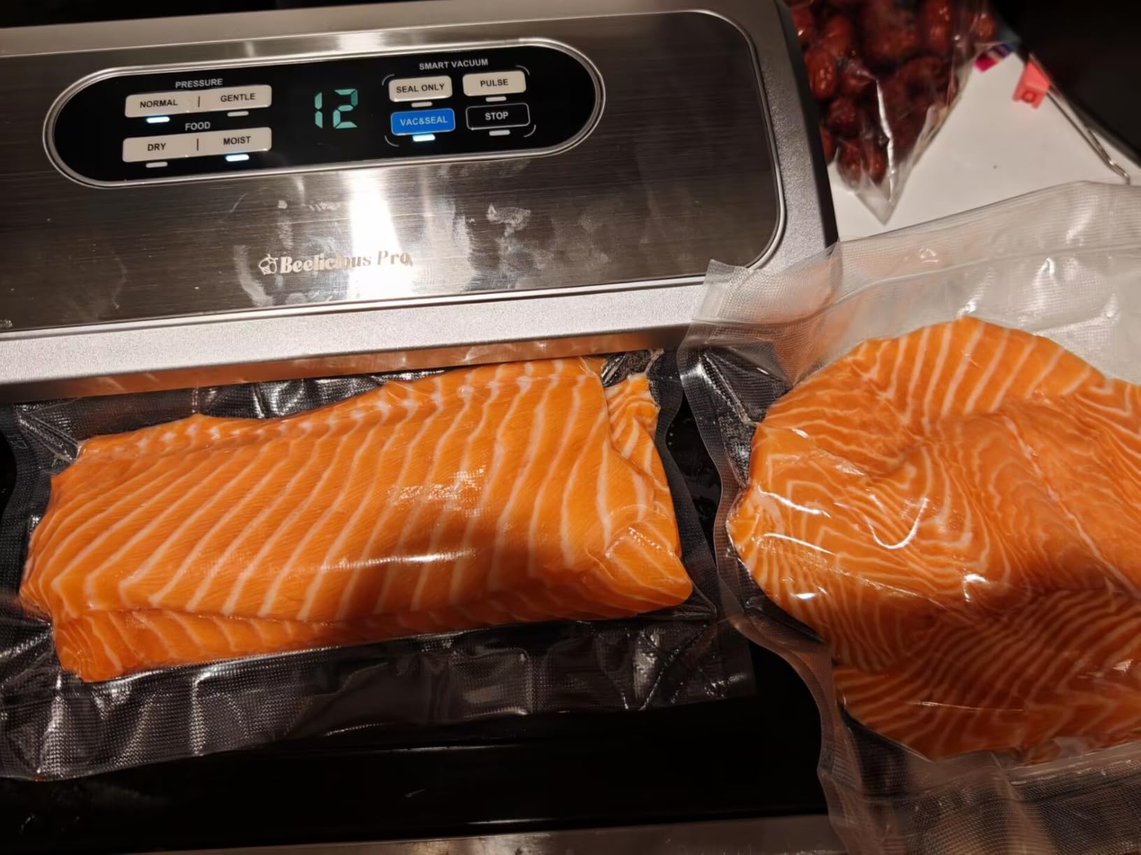Vacuum Sealer Machine with AirLock ProSeal System, 10-in-1 Vacuum Sealer for Food, Moist/Dry Sealing Modes, Compact Design with Digital Timer, Built-in Cutter & Roll Storage, Stainless Steel customer photo 1