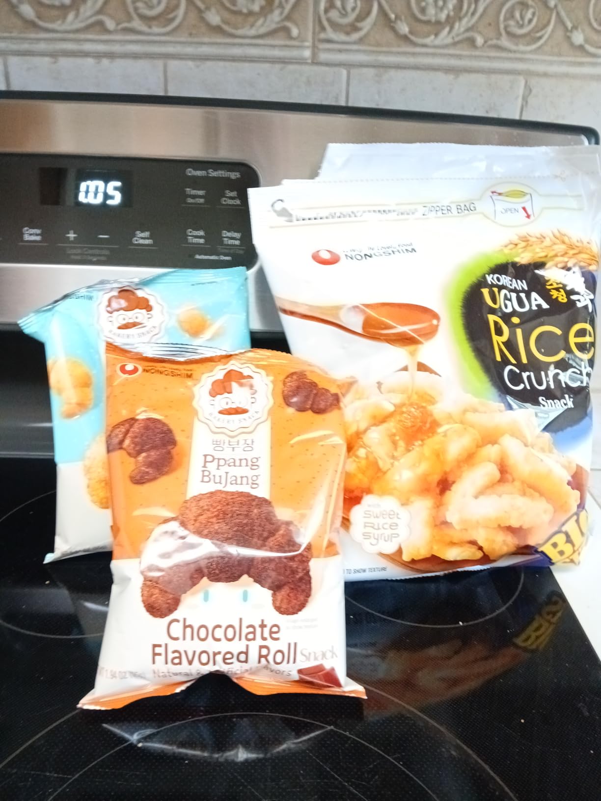 Nongshim Korean Snack Box Sweet Variety Pack, Ugua Rice Crunch, Chocolate Roll and Salted Butter Roll Snacks, Individually Packaged, 3 Count customer photo 1