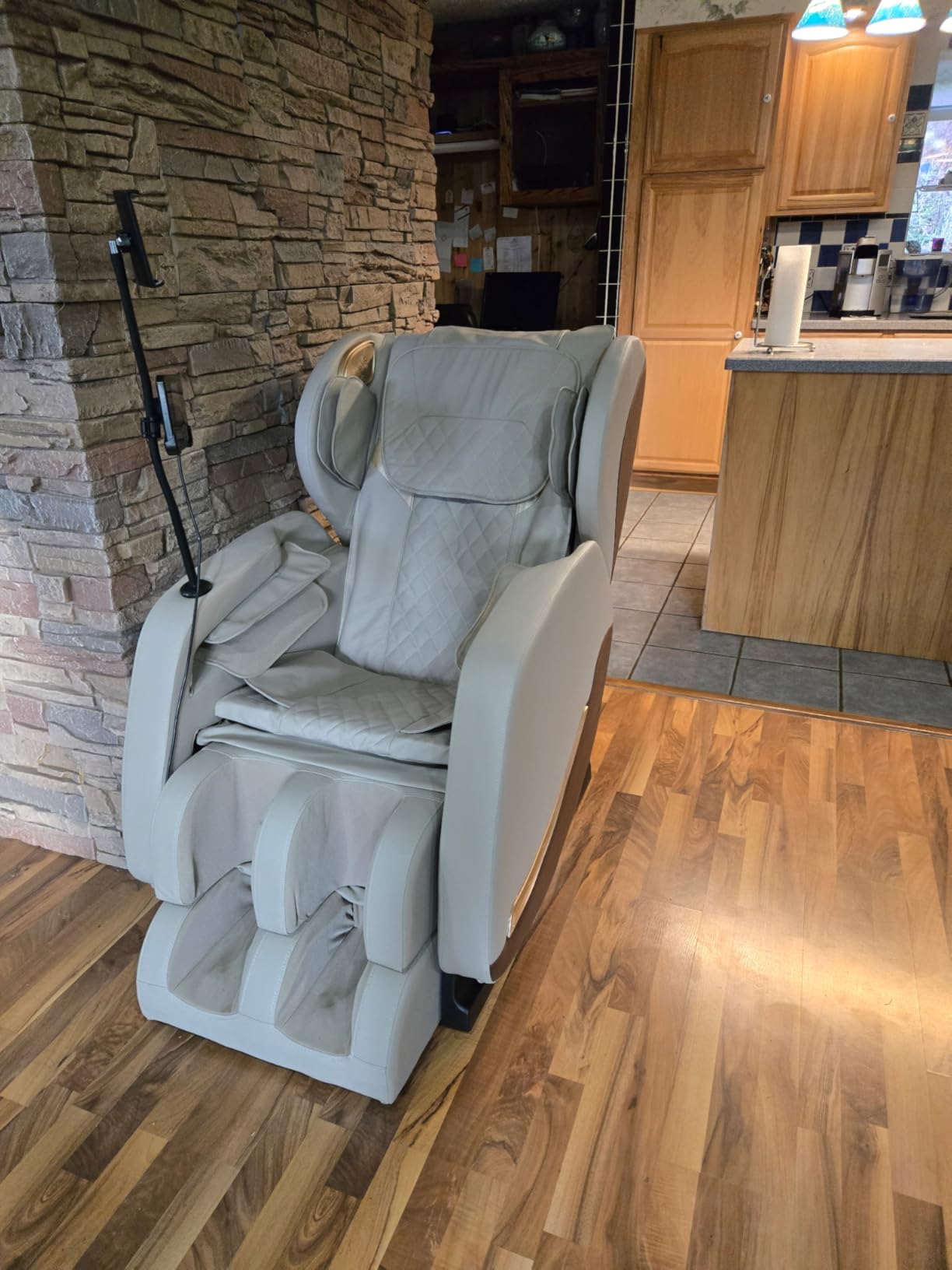 Massage Chair Full Body, 14 Fixed Rollers, Zero Gravity Recliner, Wood Grain Leather, Foot Massage, 5 Auto Modes, 8 Airbags, Heating, Bluetooth, Screen Controller for Living Room, Bedroom customer photo 1