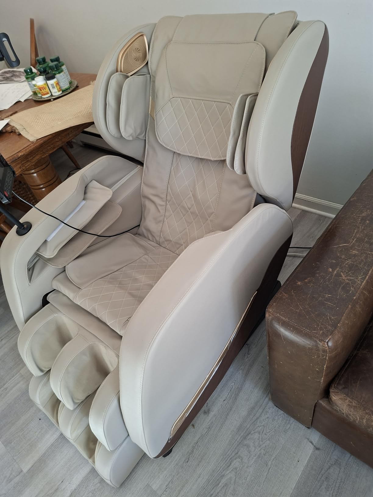 Massage Chair Full Body, 14 Fixed Rollers, Zero Gravity Recliner, Wood Grain Leather, Foot Massage, 5 Auto Modes, 8 Airbags, Heating, Bluetooth, Screen Controller for Living Room, Bedroom customer photo 2