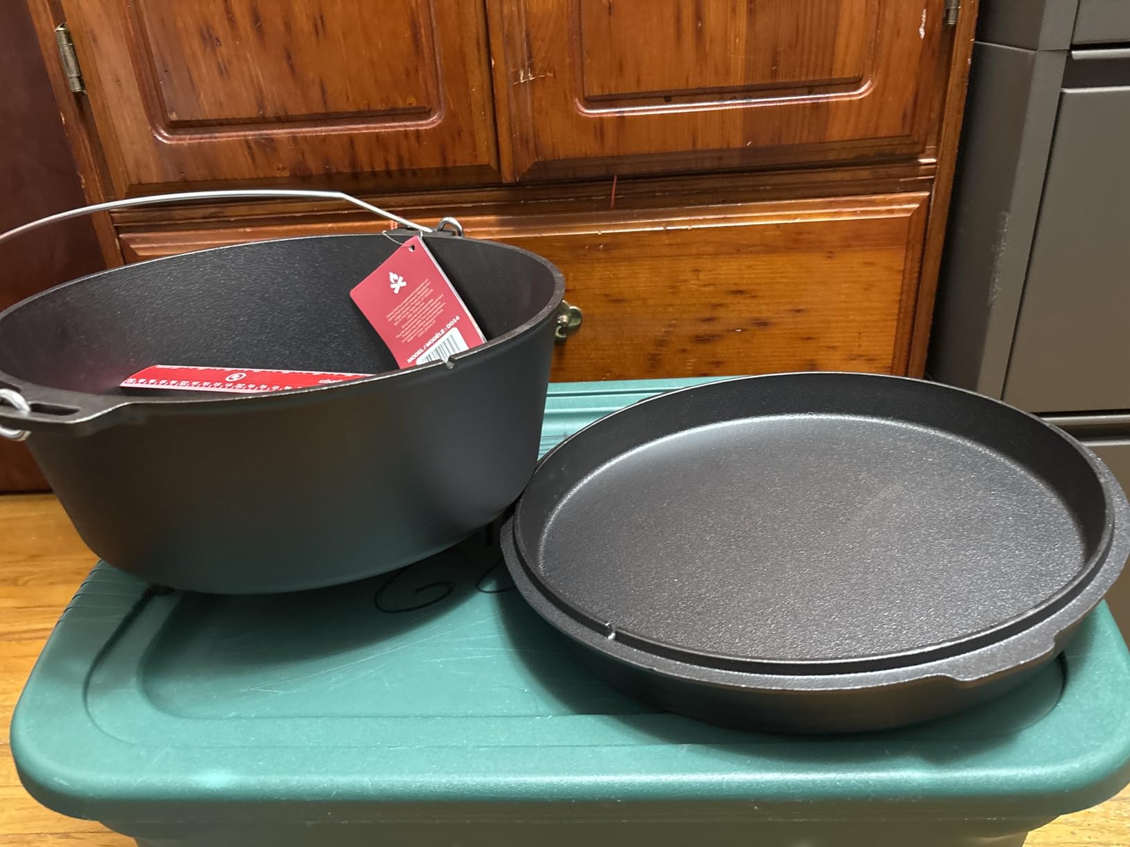Camp Chef 14-inch Cast Iron Dutch Oven, Lid, and Lid Lifter customer photo 1