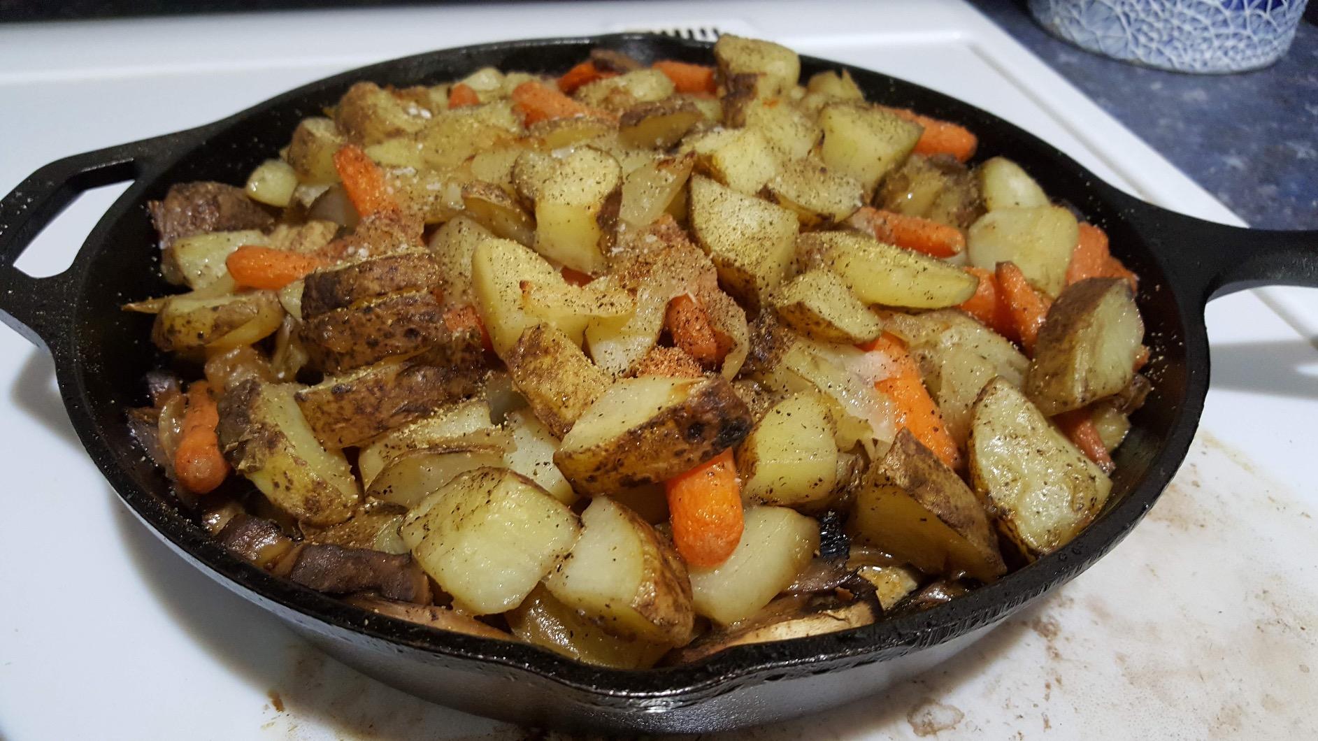 Lodge Pre-Seasoned Cast Iron Skillet, Easy-Grip Handle, 15 Inches | Non-Toxic & Naturally Non-Stick Cast Iron Pan, Compatible with Oven, Stove, Grill & Campfire, Made in USA customer photo 2