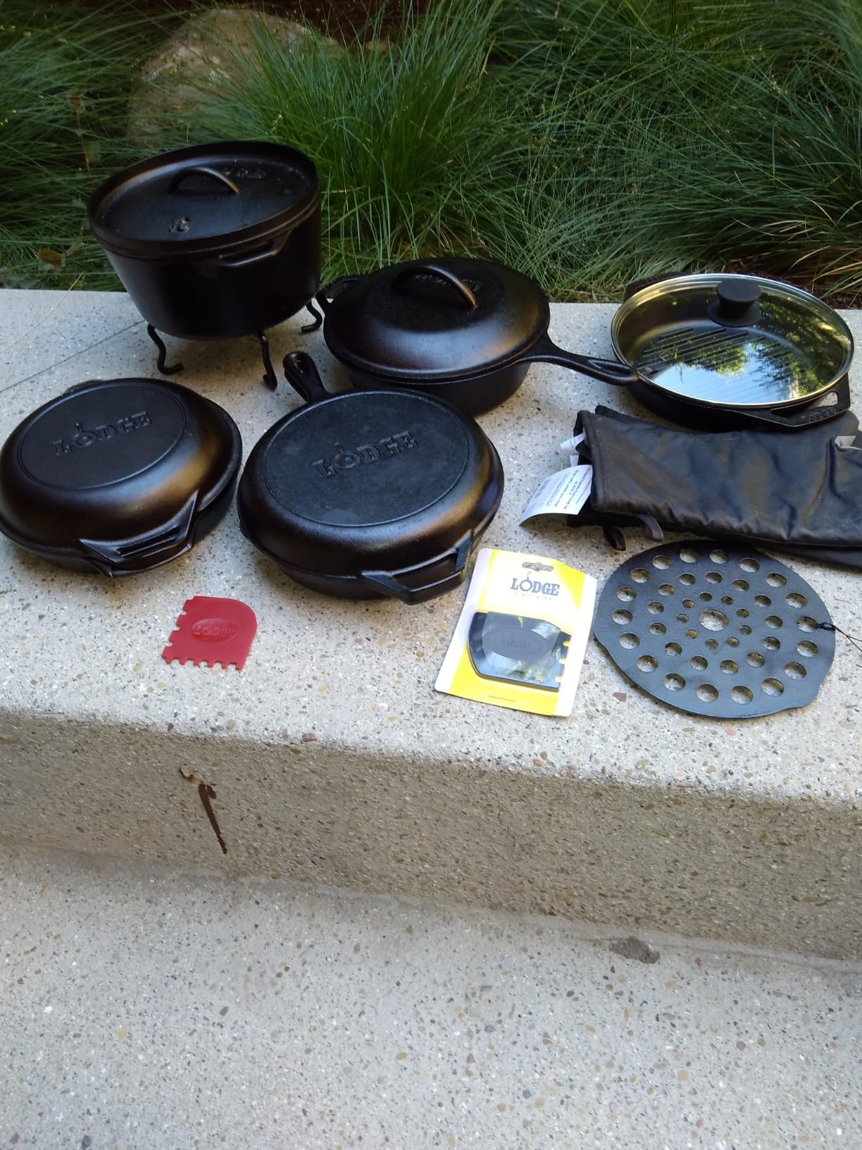 Lodge Cast Iron Combo Cooker, 3.2 Quart Deep Pot & 10.25 Inch Skillet Lid | 2-in-1 Deep Pot & Skillet Set, Dutch Oven with Skillet Lid for Sourdough, Frying & Camping, Non-Toxic, PFAS-Free customer photo 1