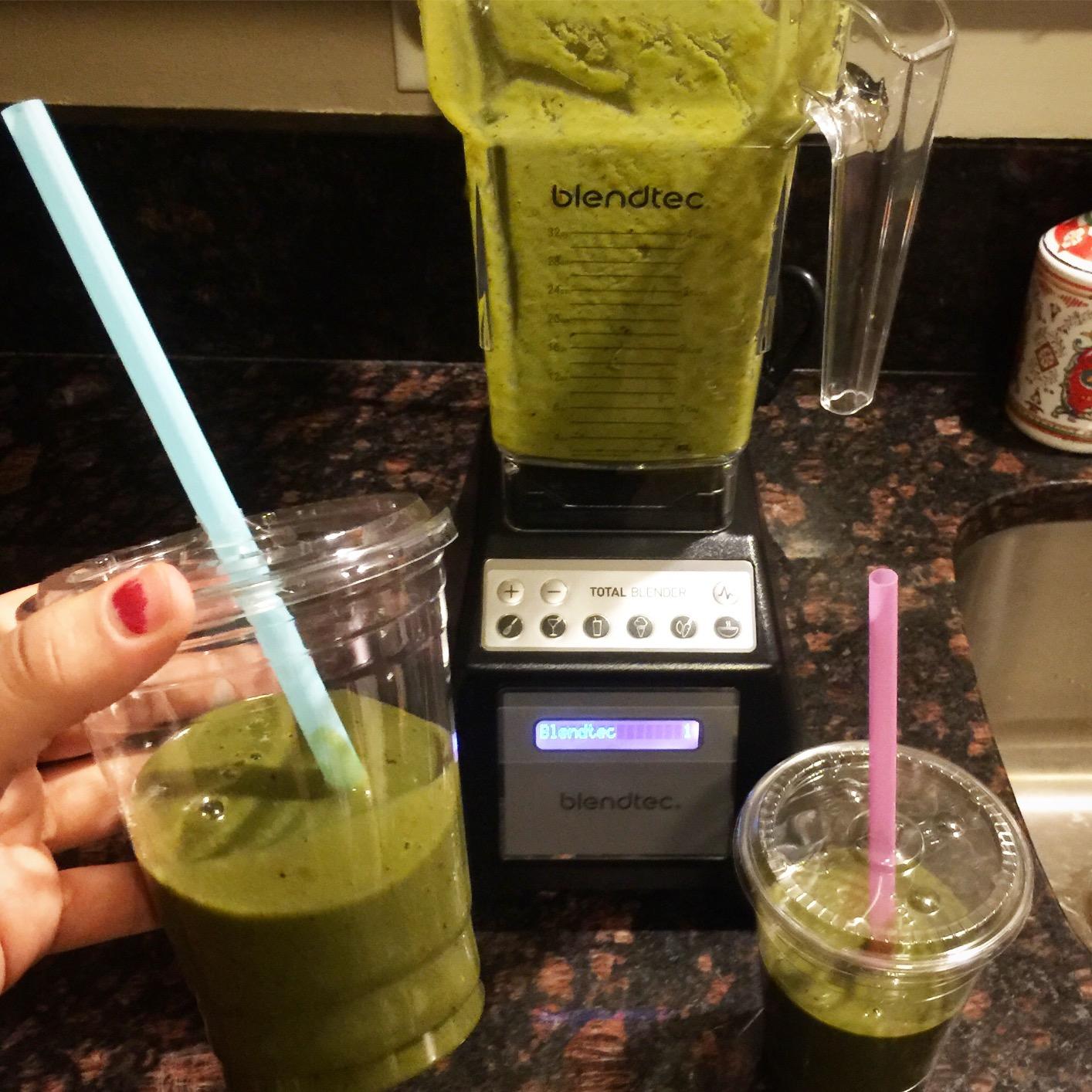 Blendtec Total Blender Classic (Black) & 75oz FourSide Jar customer photo 2