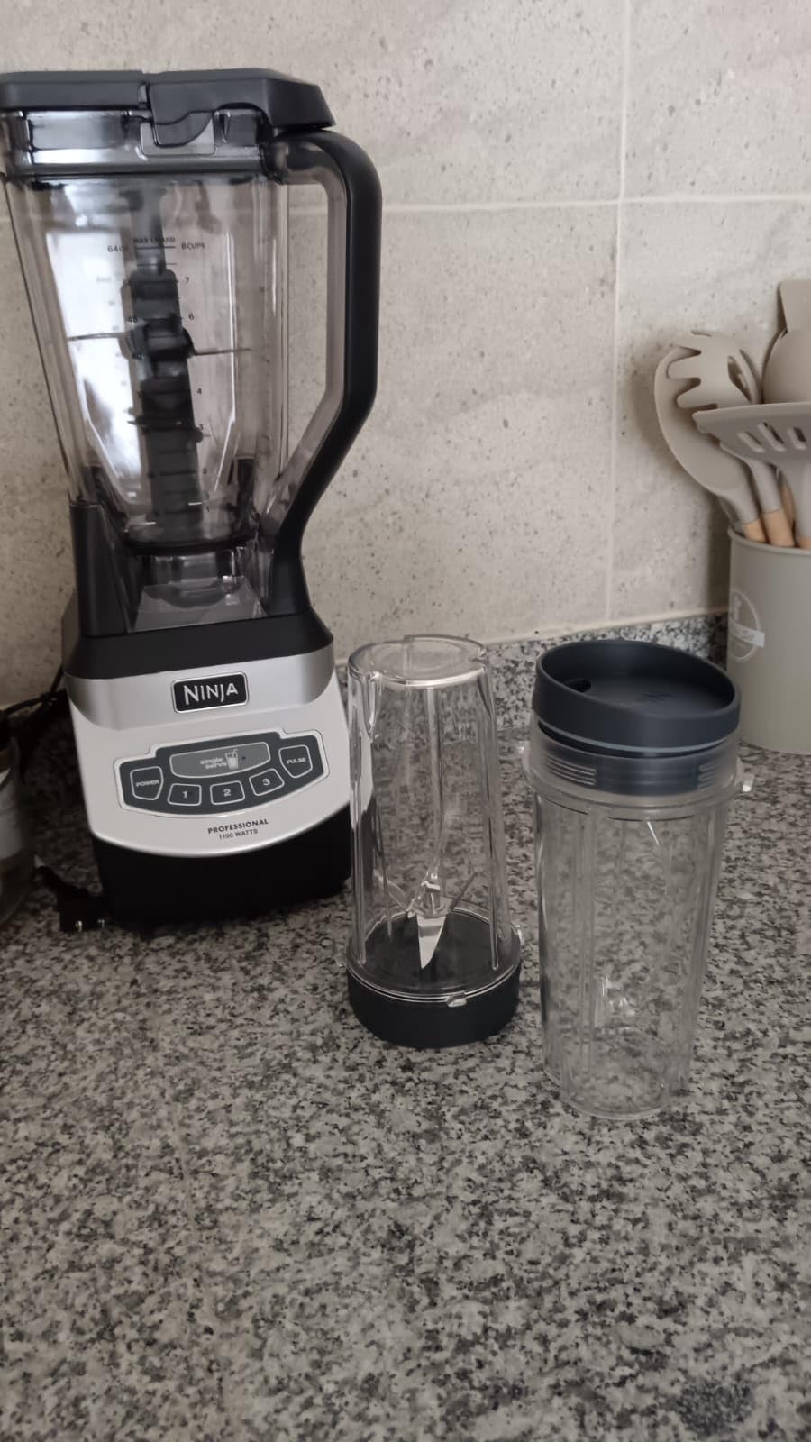Ninja BL660 Professional Compact Smoothie & Food Processing Blender, 1100-Watts customer photo 1