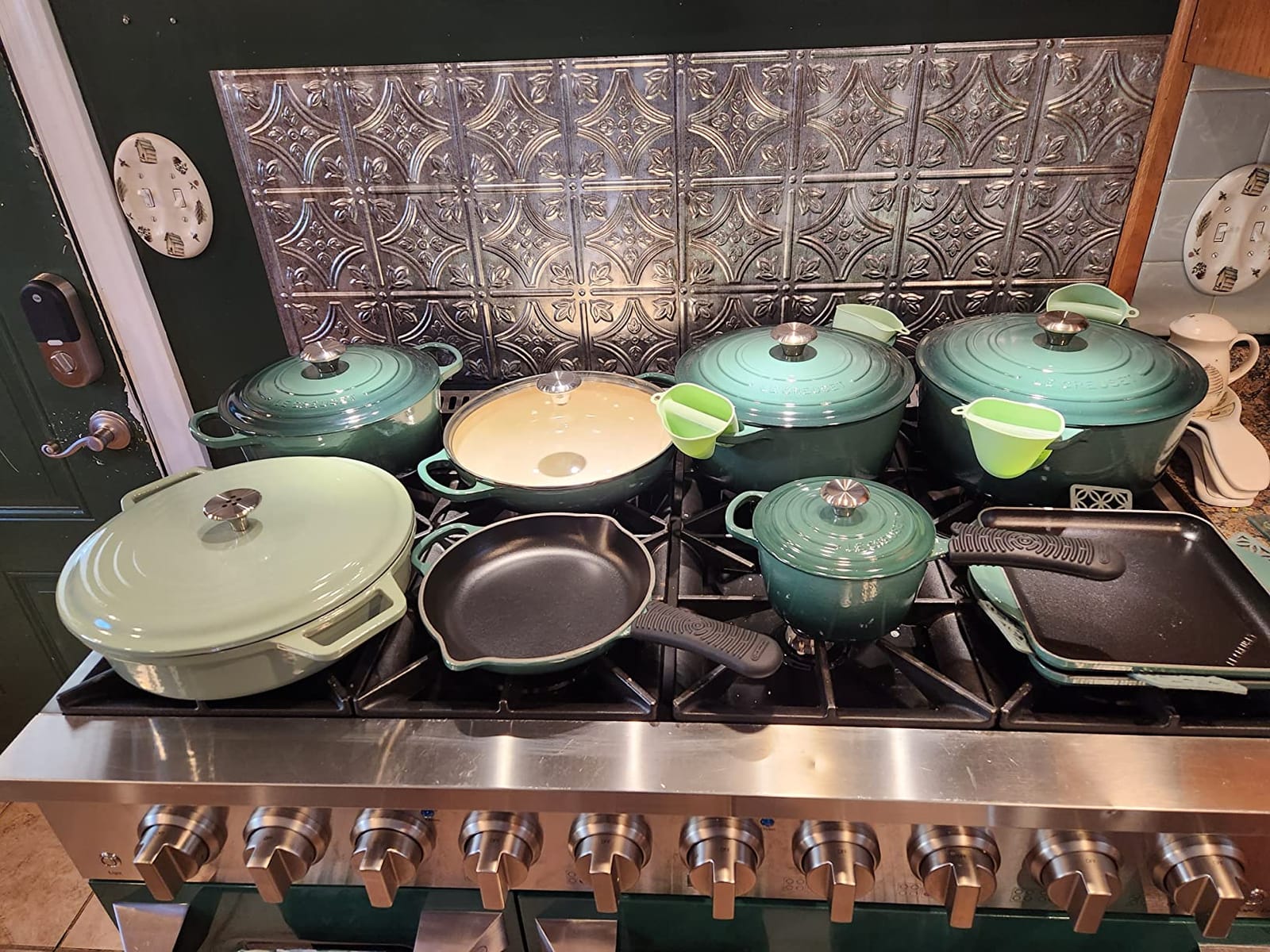 Le Creuset Enameled Cast Iron Round Dutch Oven, 7.25 qt., Flame customer photo 1