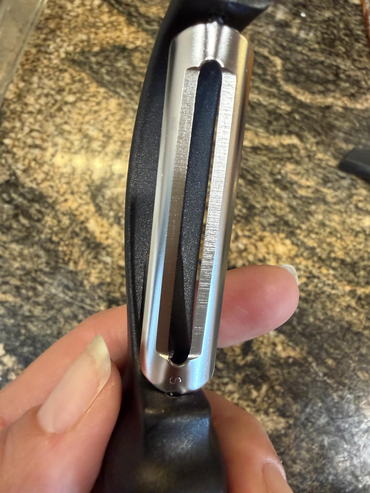Spring Chef Premium Swivel Vegetable Peeler, Soft Grip Handle and Ultra Sharp Stainless Steel Blades - Perfect Kitchen Peeler For Veggie, Fruit, Potato, Carrot, Apple - Black customer photo 1