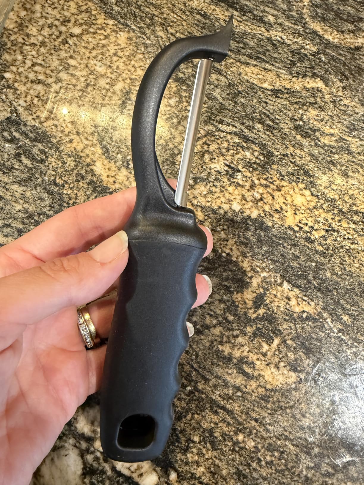 Spring Chef Premium Swivel Vegetable Peeler, Soft Grip Handle and Ultra Sharp Stainless Steel Blades - Perfect Kitchen Peeler For Veggie, Fruit, Potato, Carrot, Apple - Black customer photo 2