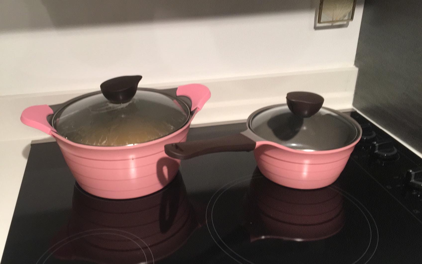 Eela 7pc Ceramic Coated Nonstick Cookware Pots & Pan Set with Saucepan, Frying Pan, Casserole Stockpot, Glass Lids, Silicone Hot Handle Holder Included, 7-Piece, Pink, Made in Korea customer photo 2
