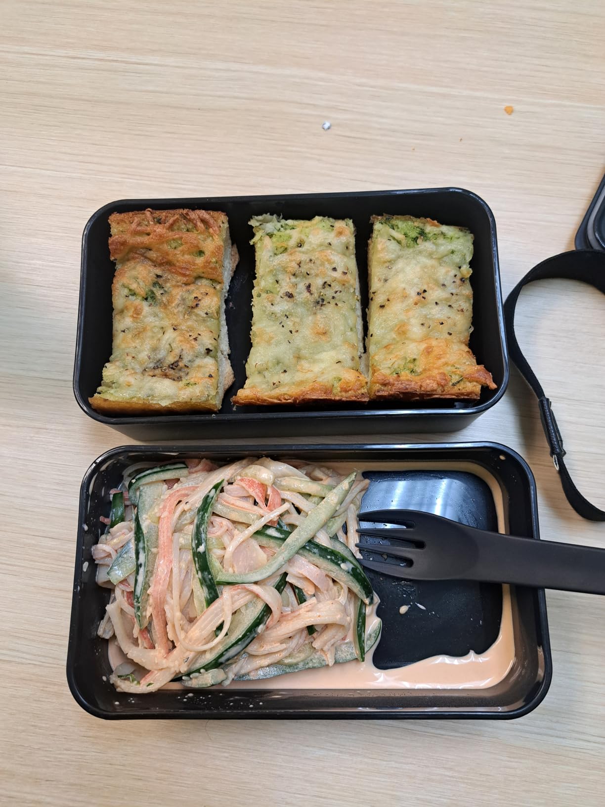 Bentoheaven Premium Bento Box Adult Lunch Box with Compartments for Women & Men, Set of Utensil & Chopsticks & Dip Container, Cute Japanese Kids Bento Lunch Box, Microwavable (Symph Onyx) customer photo 1
