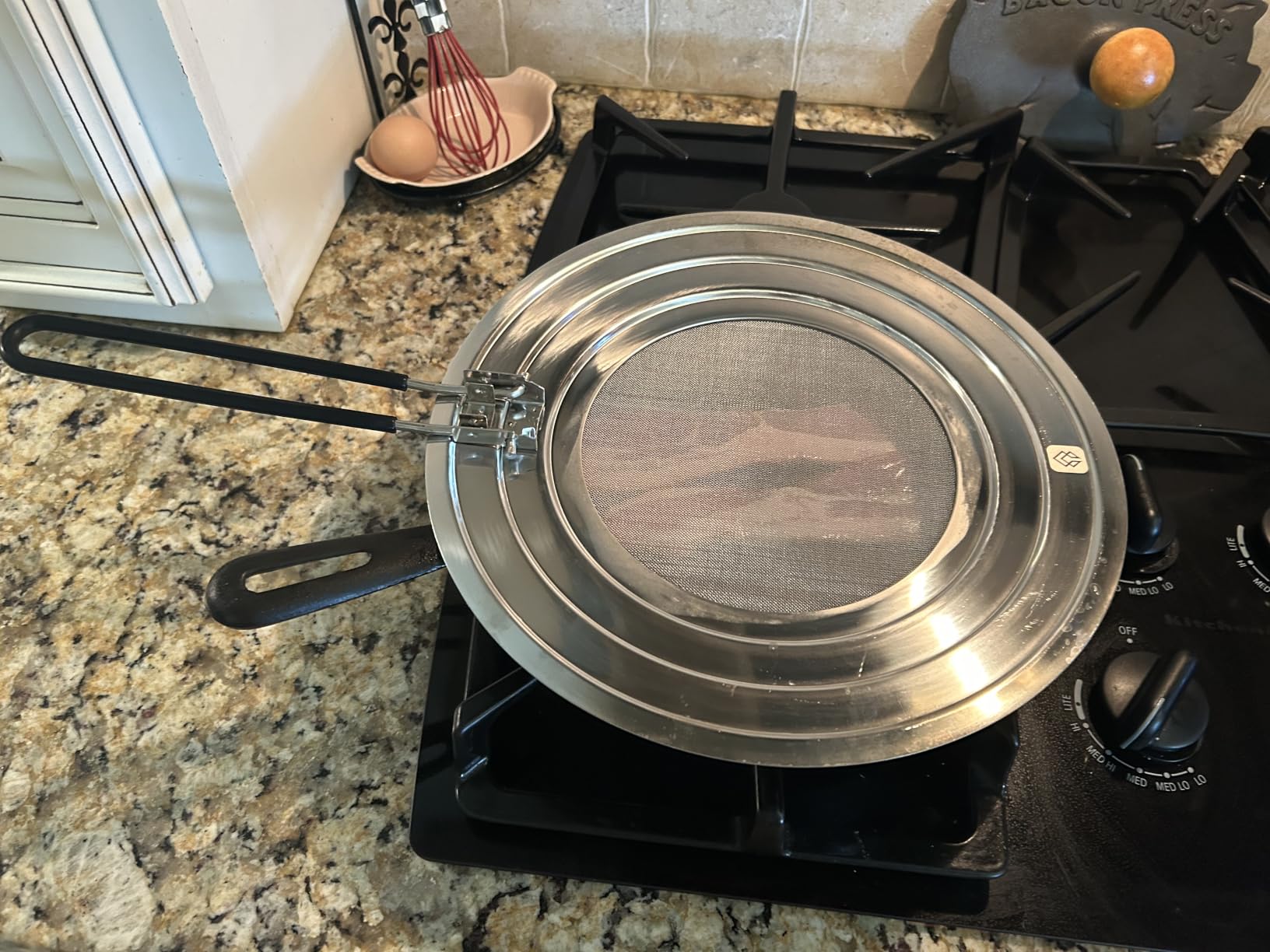 Dishwasher-Safe Splatter Screen Guard for Frying Pan Grease - Foldable Heat-Resistant Silicone Handle customer photo 1