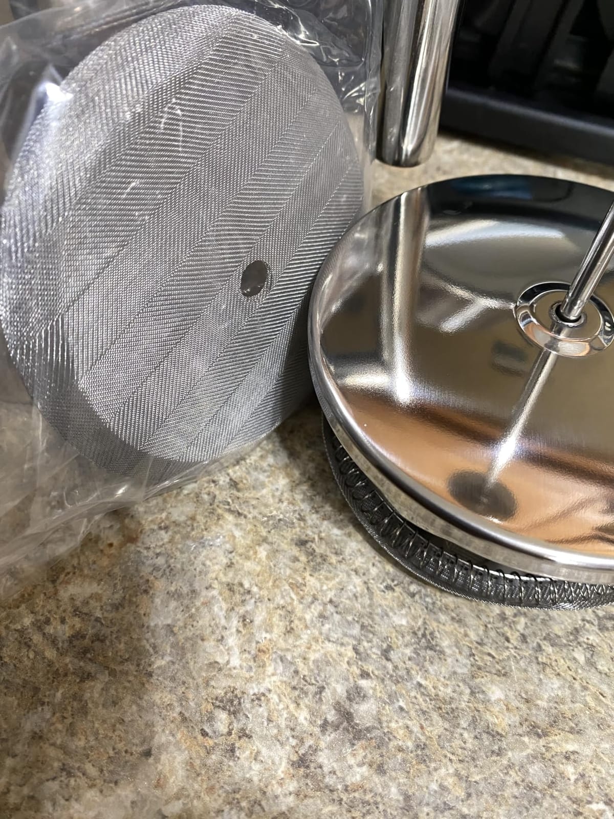 Utopia Kitchen 304 Grade Stainless Steel French Press 34 Oz, Silver | Double Wall Insulated Coffee Press with 4-Level Filtration System, Include 2 Extra Filters, Rust-Free, Dishwasher Safe customer photo 2