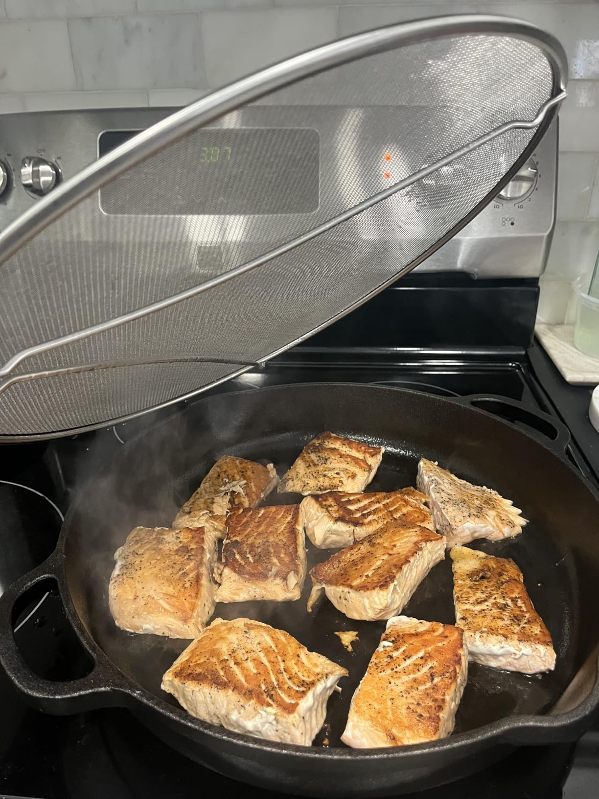 Splatter Screen for Frying Pan - 13 Inch Stainless Steel Grease Splatter Guard customer photo 2