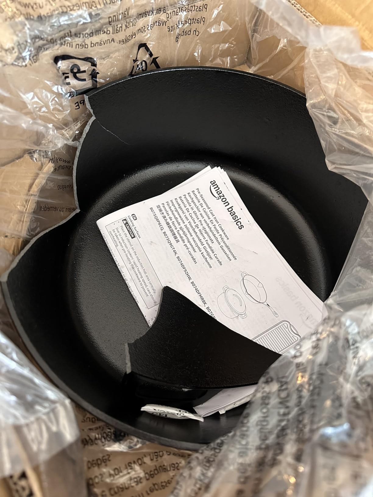 Amazon Basics Pre-Seasoned Cast Iron Dutch Oven Pot with Lid, 7-Quart, Black customer photo 1