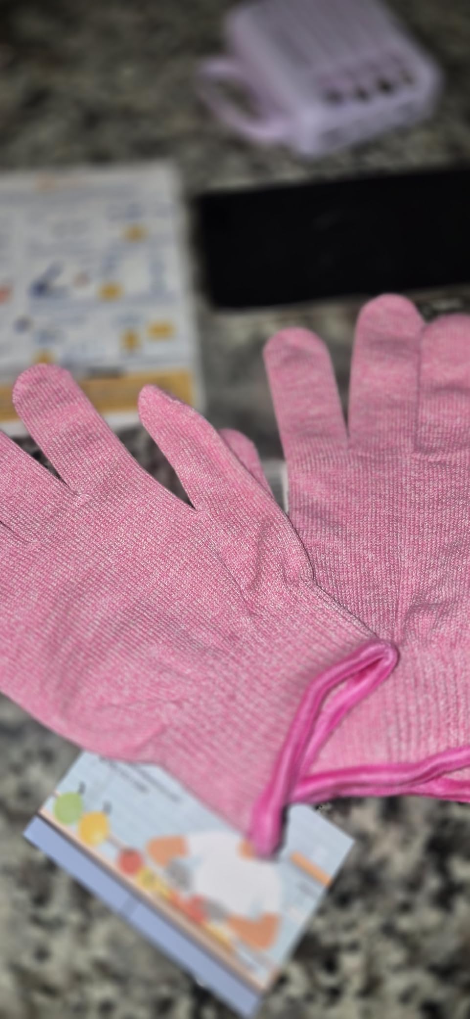 Evridwear Cut Resistant Gloves Food Grade Level 5 Kitchen Safety Protection (Medium, Pink) customer photo 1