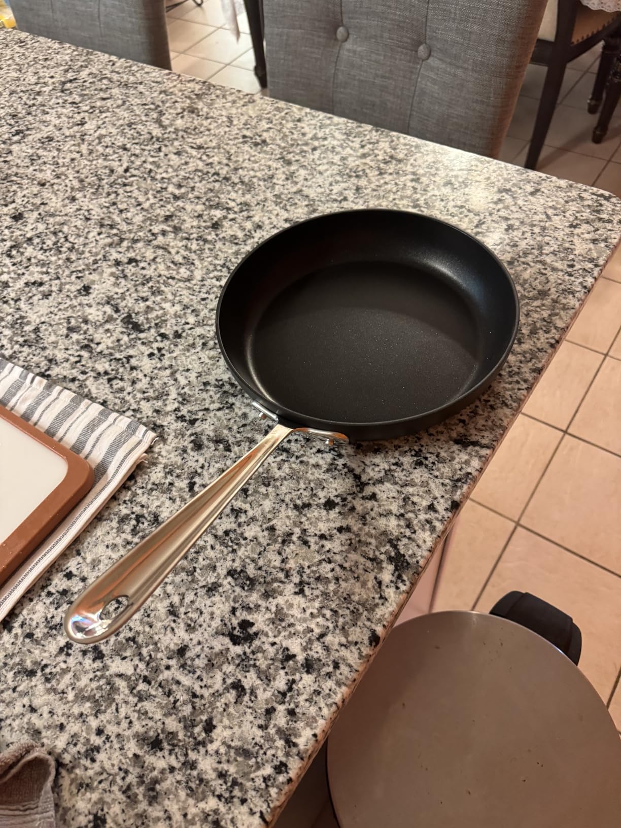 All-Clad HA1 Hard Anodized Nonstick (8-Piece) Pots and Pans Set Non Stick Cookware Sets, Oven Broiler Safe 500F, Black customer photo 1