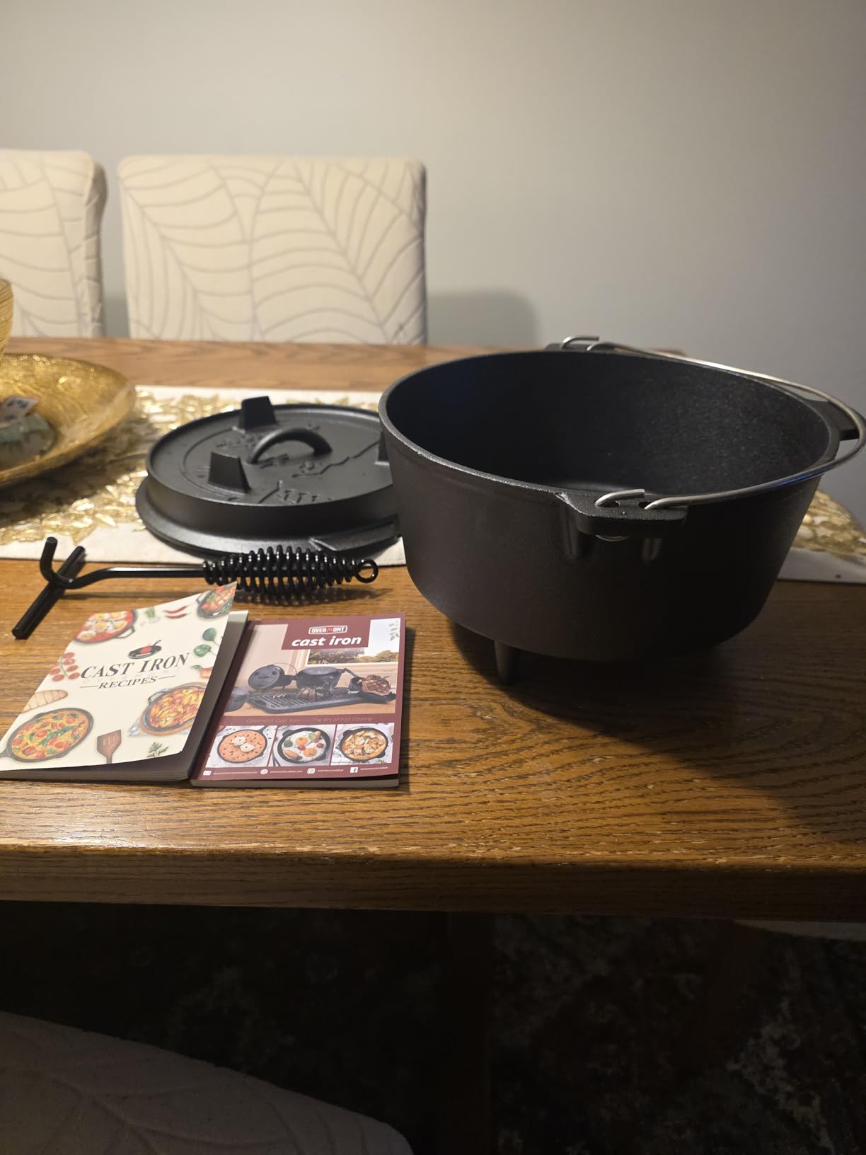 Overmont 6QT Cast Iron Dutch Oven - Pre-Seasoned Pot with Lid Lifter & Legs customer photo 2