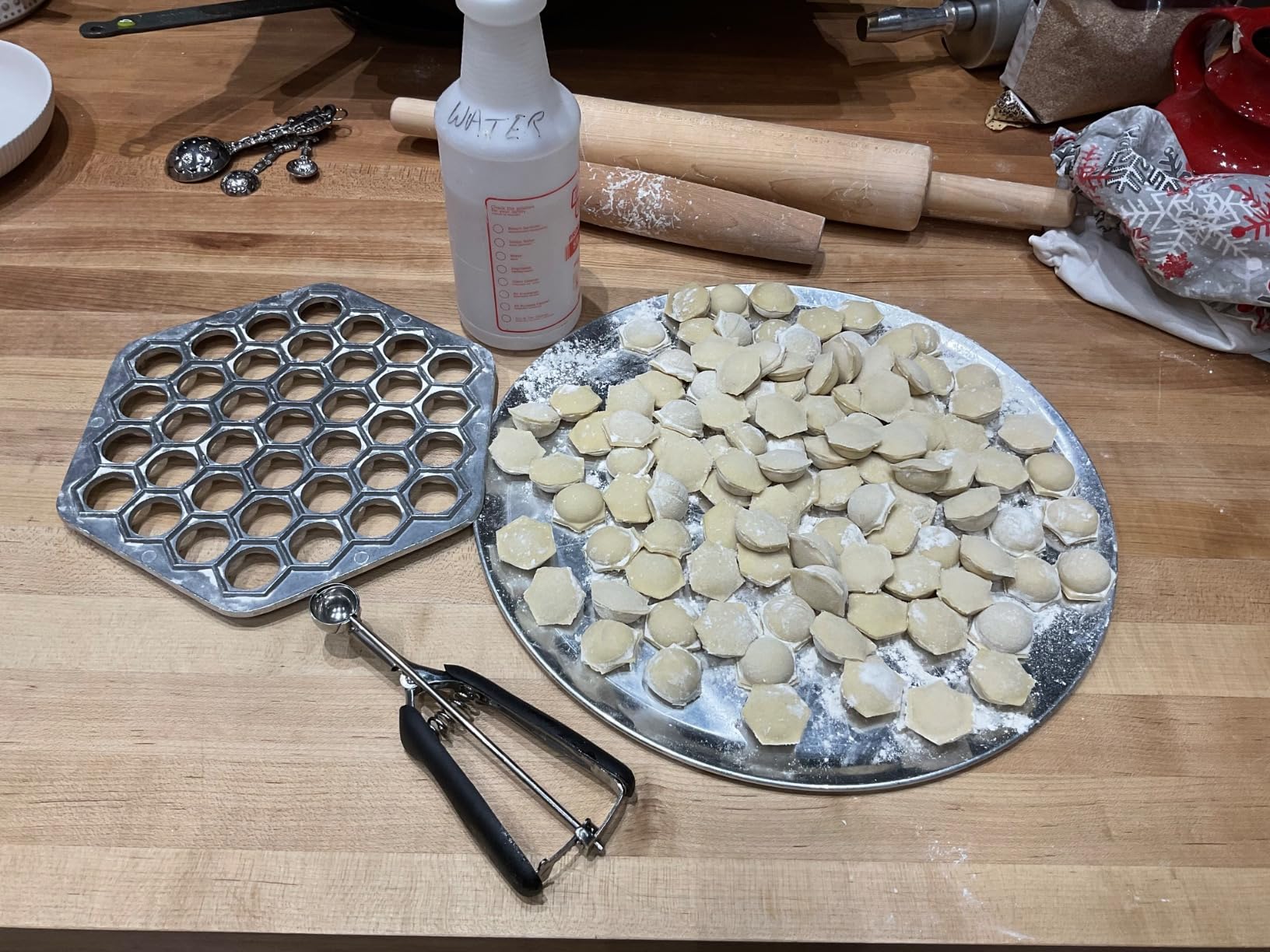 Russian Ravioli Maker Dumplings Mold Pelmeni Metal Mold Siberian Pelmeni Meat Dumpling Maker Machine Ravioli Cutter customer photo 1
