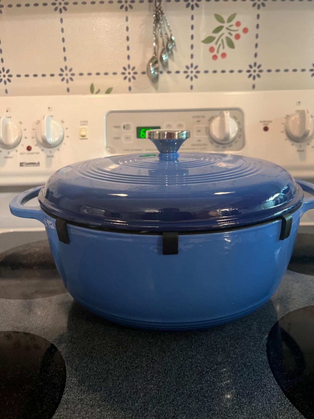 Lodge Essential Enamel Cast Iron Dutch Oven, 7.5 Quart, Indigo | Oven-Safe Enamel Cookware up to 500°F, Heat-Retaining Braising & Roasting Pot, PFAS-Free & Induction-Safe Enameled Cookware customer photo 2