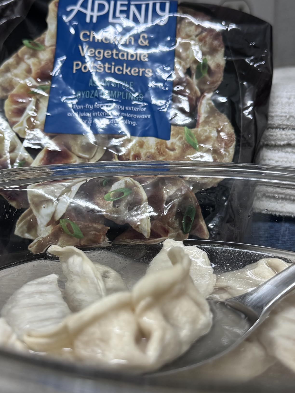Amazon Brand, Aplenty Chicken & Vegetable Potstickers, 14 Oz (Frozen) customer photo 1