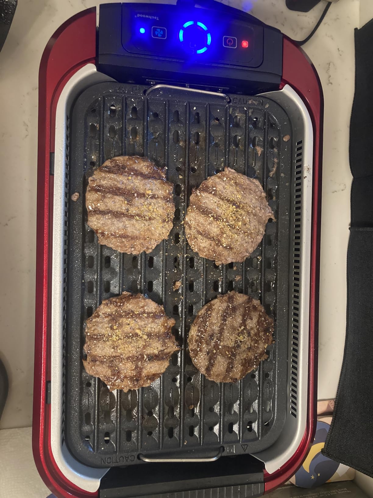 Smokeless Indoor Grill, Techwood 1500W Electric Grill Portable Korean Grill Non-Stick Grill Plates with Temperature Control, Removable Drip Tray, Tempered Glass Lid, Dishwasher-Safe customer photo 1