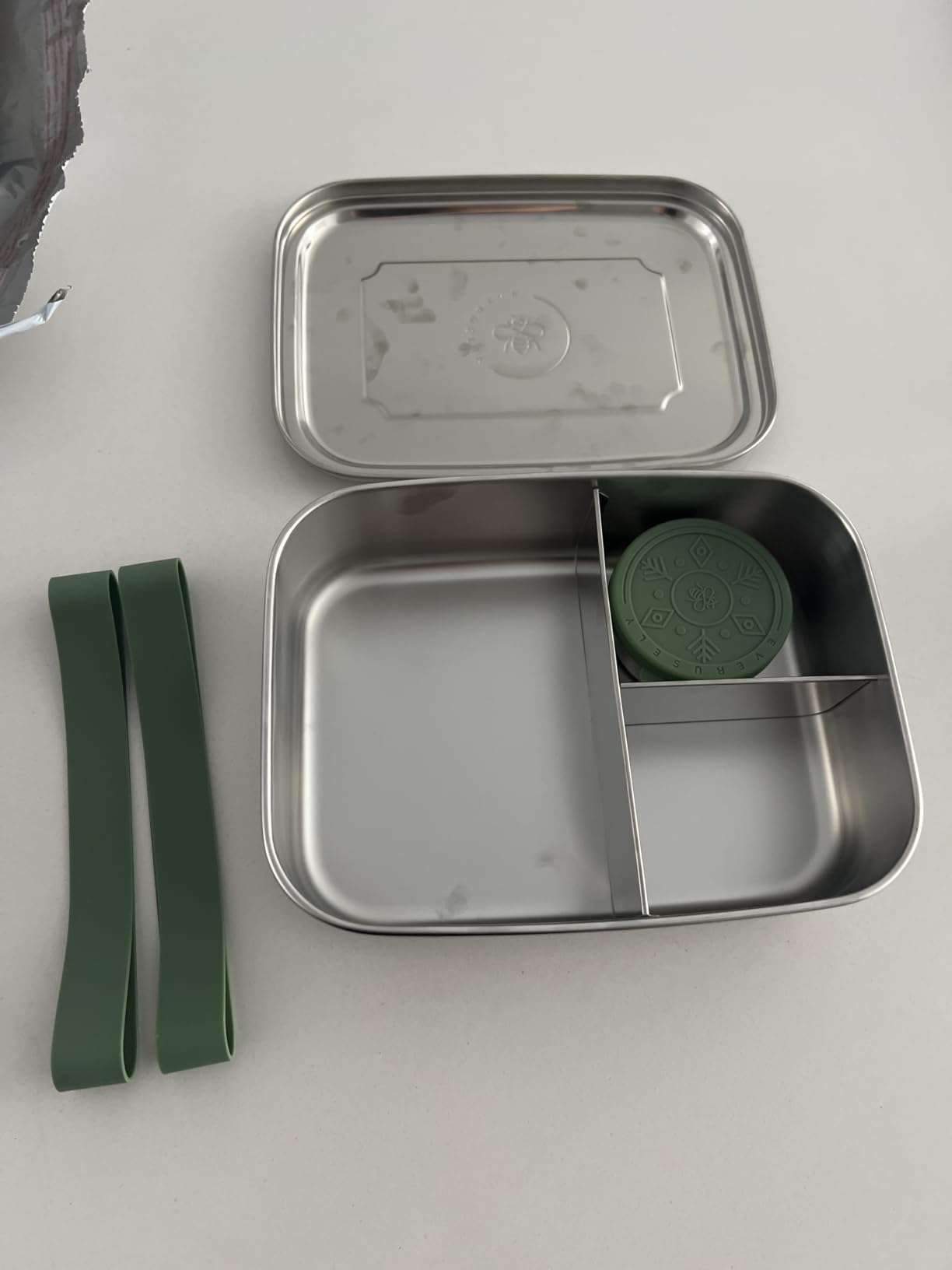Everusely - Bento Box - Green, 27oz / 0.8 L - Stainless Steel Lunch Box with Leakproof Condiment Container - 3 Compartment Snack Organizer for On the Go Meals - Freezer & Dishwasher Safe customer photo 1