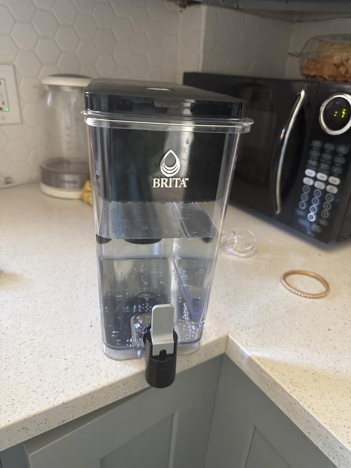 Brita XL 27 Cup Water Pitcher Dispenser, Includes 1 Elite Filter, Black | WQA and NSF/ANSI Certified, Reduces 99% Lead & Microplastics, Removes 30+ Contaminants, BPA-Free, Eliminates Chlorine Taste customer photo 1