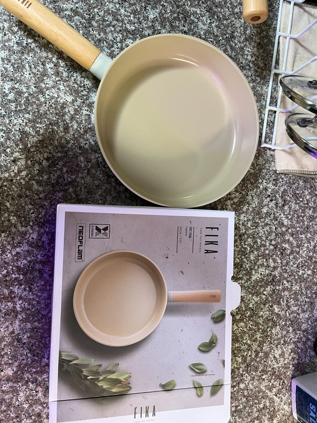FIKA 5-Piece Ceramic Coated Nonstick Pots and Pans Set with Glass Lids, 18cm Saucepan, 24cm Frying Pan and Stockpot, Natural Wood Accents, Induction Compatible Cookware, Made in Korea customer photo 1
