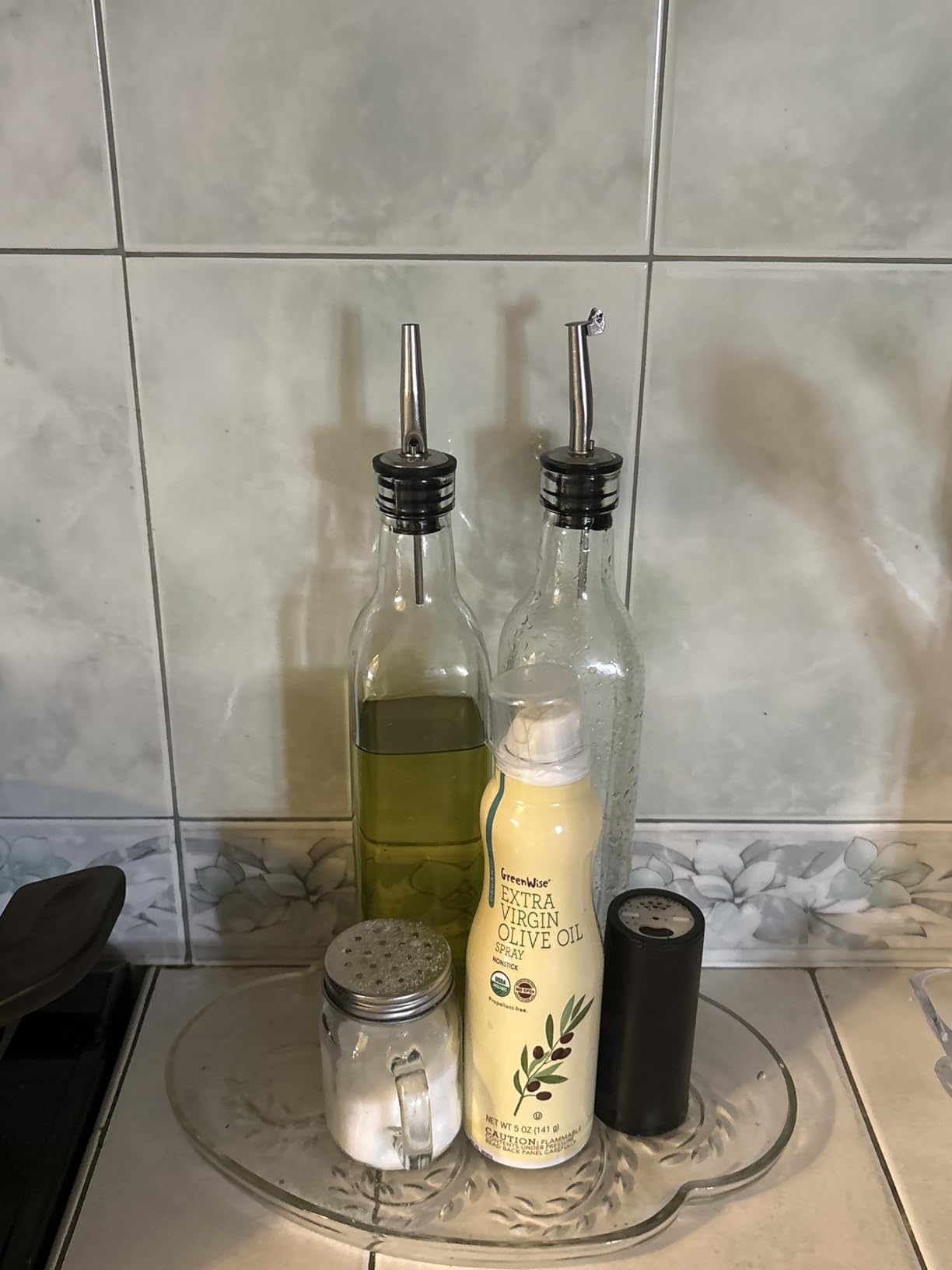 Leaflai Olive Oil Dispenser Bottle, 2 Pcs Glass Olive Oil Dispenser and Vinegar Dispenser Set with Stainless Steel Pourers (500ml) customer photo 1