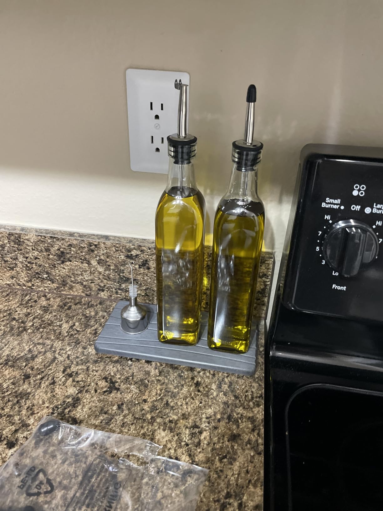Leaflai Olive Oil Dispenser Bottle, 2 Pcs Glass Olive Oil Dispenser and Vinegar Dispenser Set with Stainless Steel Pourers (500ml) customer photo 2