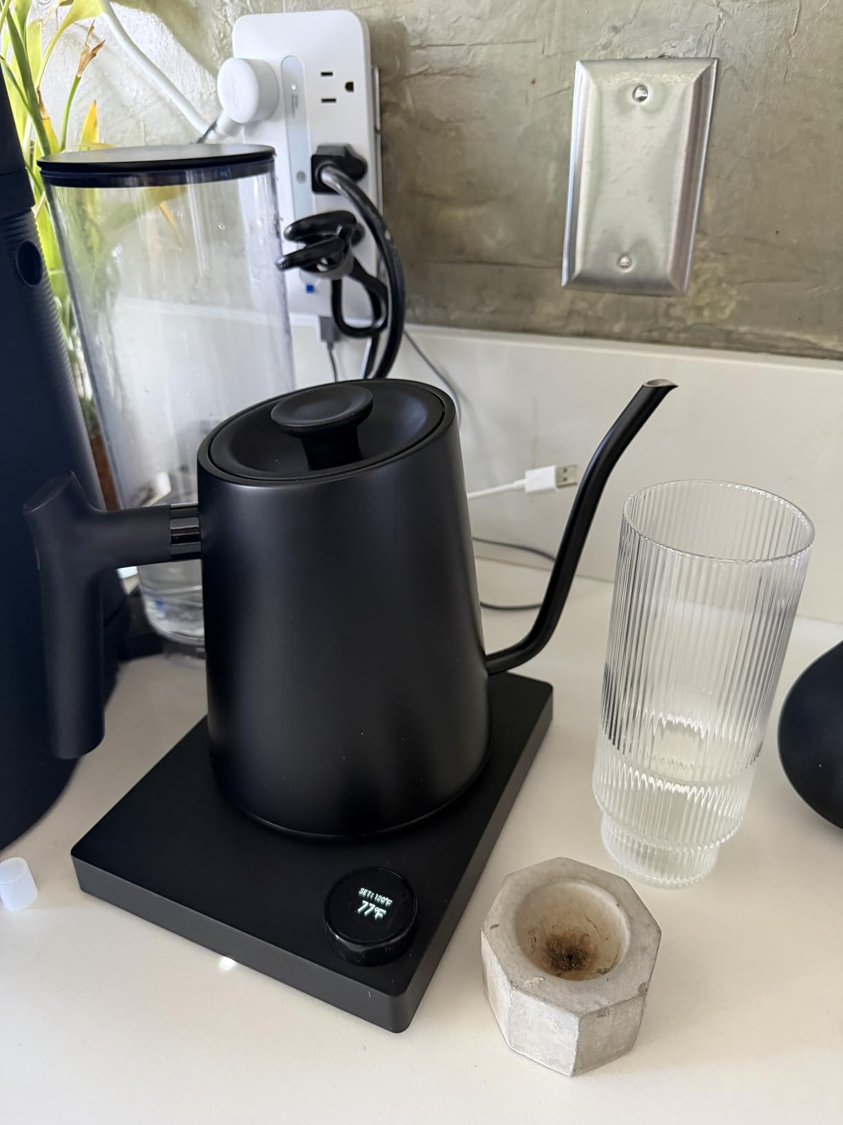 Greater Goods Gooseneck Electric Kettle, 1200W Temperature Control, 0.8L | Pour-Over & Tea Kettle with Stainless Steel Interior, Built-In Brew Timer, Fast Heating for Chemex, V60, & Matcha (Black) customer photo 1