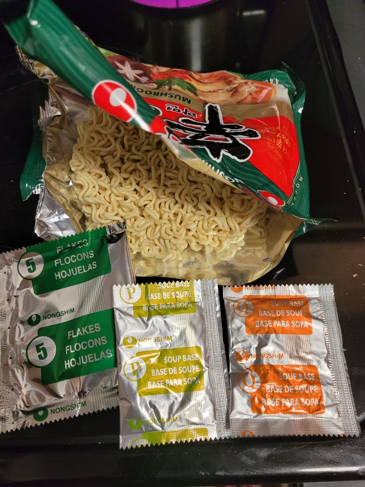 Nongshim Shin Ramyun Green Noodles, Vegan Spicy Korean Instant Ramyun, Mushroom & Fried Tofu Flavor, Bold Veggie Flavored Broth, Quick & Easy, Pantry Essential, Microwaveable, 4.4 oz (Pack of 4) customer photo 2