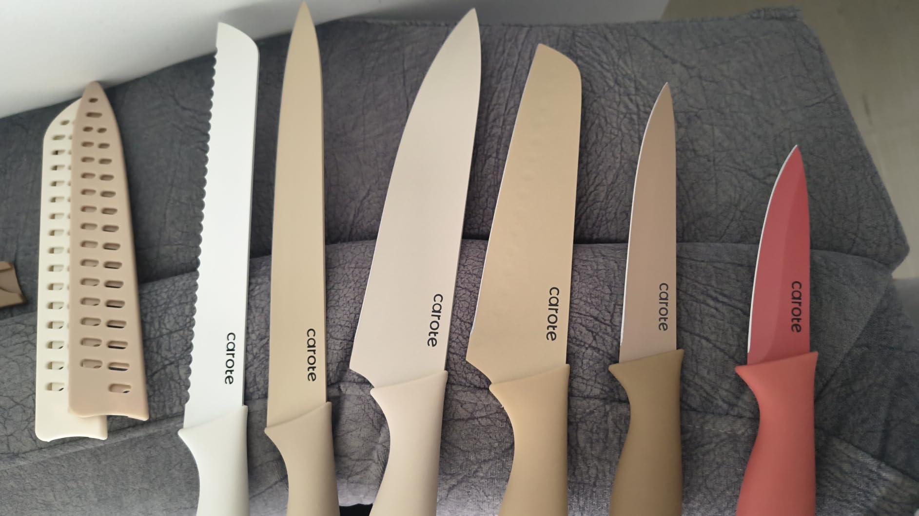 CAROTE Kitchen Knife Set, 6 Color-Coded Knives and 6 Blade Guards, 12-Piece | Stainless Steel Blades, Ceramic Nonstick Coating, Long-Lasting Sharpness, Rust-Resistant, Non-Slip, Dishwasher Safe customer photo 1