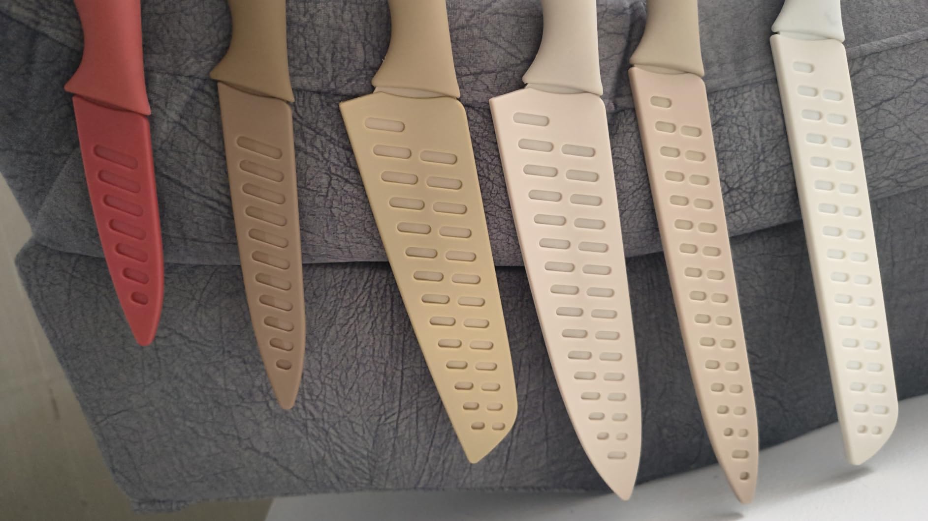 CAROTE Kitchen Knife Set, 6 Color-Coded Knives and 6 Blade Guards, 12-Piece | Stainless Steel Blades, Ceramic Nonstick Coating, Long-Lasting Sharpness, Rust-Resistant, Non-Slip, Dishwasher Safe customer photo 2