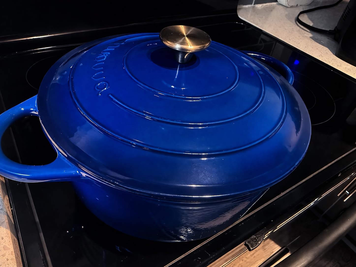 Nuovva Enamelled Cast Iron Dutch Oven Pot with Lid-6.4 Quart Non Stick Casserole Pot-Heavy Duty & Oven Safe up to 500° F for Bread Baking, Braising, Stews, Roasting - 28cm Dark Blue customer photo 2