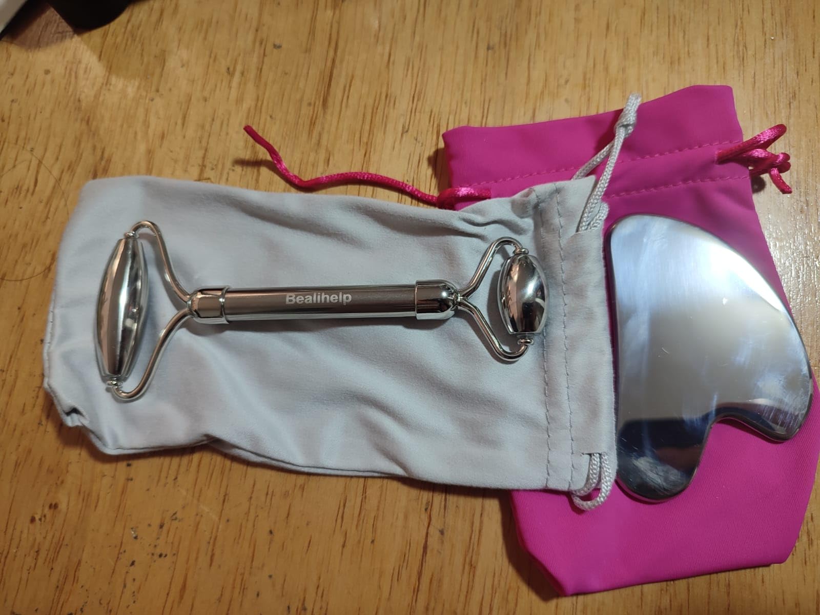 Bealihelp Face Roller and Gua Sha, Stainless Steel Facial Roller and Guasha Tool for Face, Skin Care Roller for Wrinkles and Lifting, Improve Puffiness, Metal Face Massager for Eyes, Neck Tighten customer photo 1