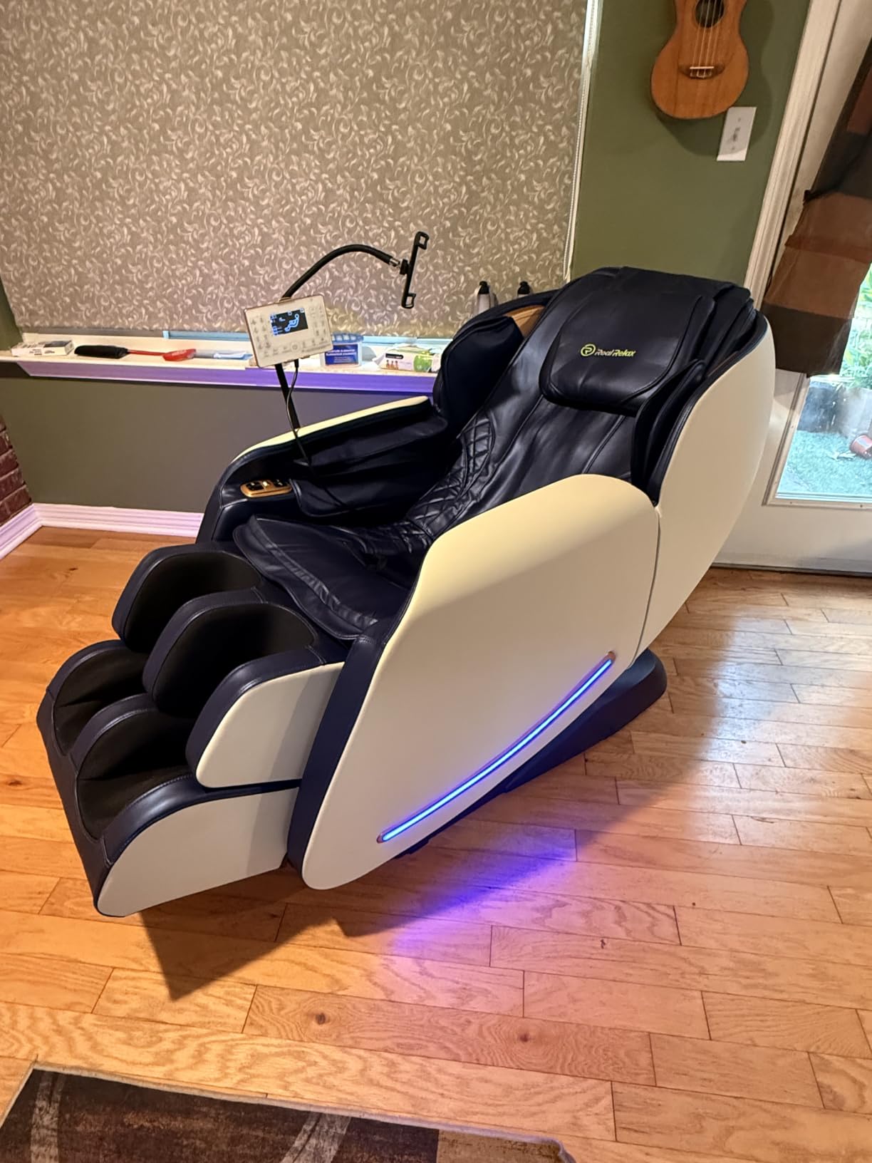 Real Relax Massage Chair Full Body with Unique Phone Controller, Zero Gravity 3D SL-Track Recliner with APP Control, Child Lock, Pause Button, Favor-06, Black customer photo 4