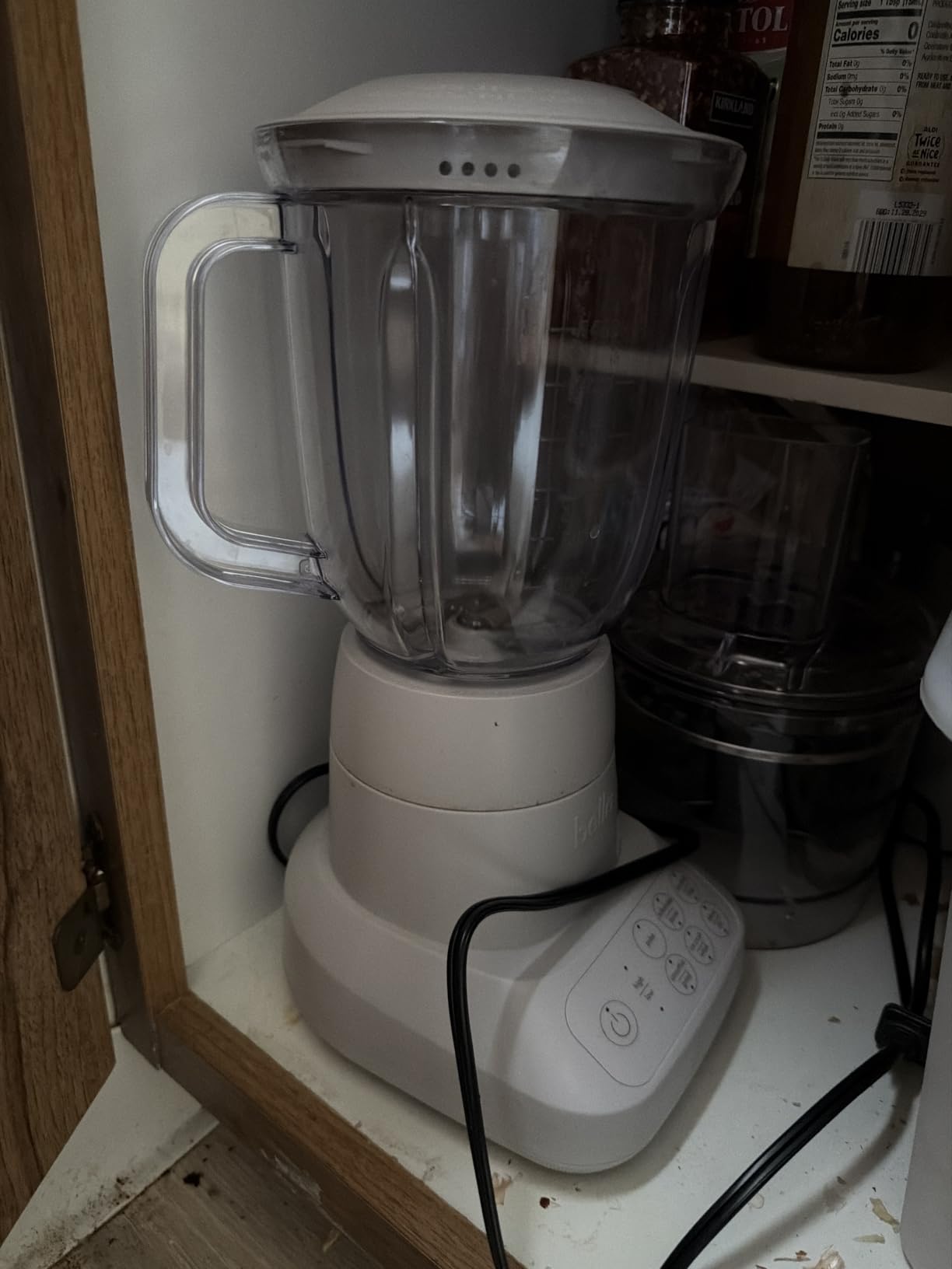 bella Fits-anywhere Flip & Store Blender, 48 oz, 520W, 10-speed, Oatmilk customer photo 1