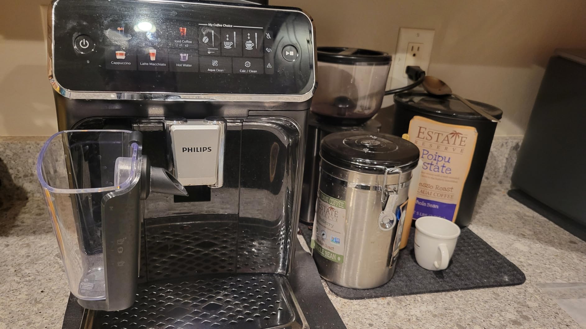 PHILIPS 3300 Series Fully Automatic Espresso Machine, LatteGo Milk System | 5 Hot & Iced Coffee Pre-Sets, ceramic grinder, customizable coffee strength & milk settings, hot water, 15 bars (EP3341/50) customer photo 1
