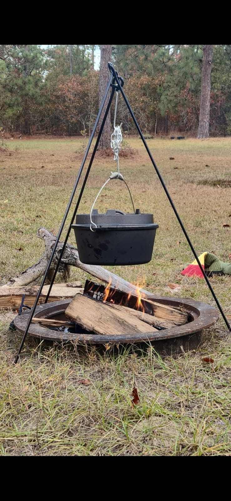 Velaze 10 QT Pre-Seasoned Cast Iron Camping Dutch Oven Pot with Lid customer photo 1
