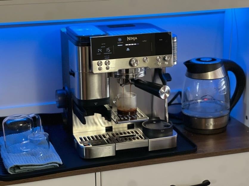 Ninja Luxe Café Premier 3-in-1 Espresso Machine, Drip Coffee, & Cold Brew, ES601 customer photo 1