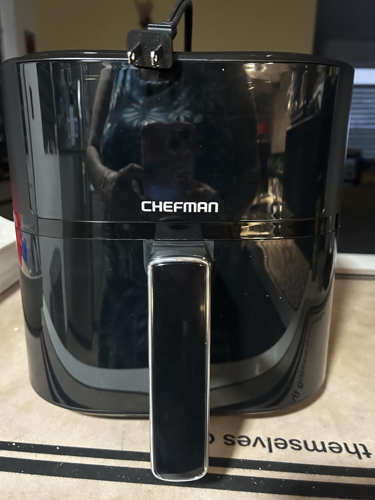 Chefman Air Fryer - 6 QT Compact Airfryer for Quick & Easy Meals, Features Hi-Fry Technology for Extra Crisp, Easy-View Window, Touch Controls with 4 Presets, Nonstick & Dishwasher Safe Basket - Black customer photo 2