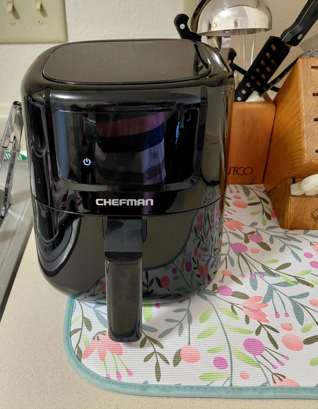 CHEFMAN 2 Qt Mini Air Fryer - Digital Space-Saving Compact Air Fryer with Nonstick and Dishwasher Safe Basket, Quick & Easy Meals in Minutes, Features Digital Timer and Shake Reminder - Black customer photo 2