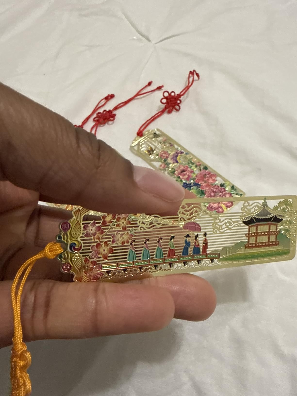 4 Pieces Metal Bookmark (Mandarin Duck, Plum Blossom, Gyeongbokgung Palace, Peony Hand Fan) + 4 Envelopes - Korean Traditional Bookmark 책갈피 원앙, 매화꽃, 경복궁, 목단부채 customer photo 2