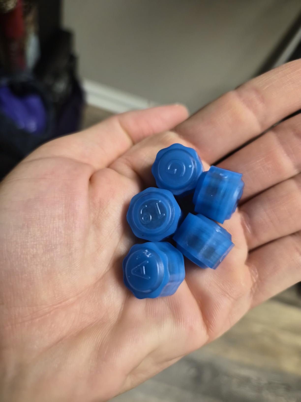 LAON Korean Original Gonggi, Not 3D Printed, Portable 5 Stones Set with Pocket-Size Case (Colors: Red, Green, Blue) (RED) customer photo 2